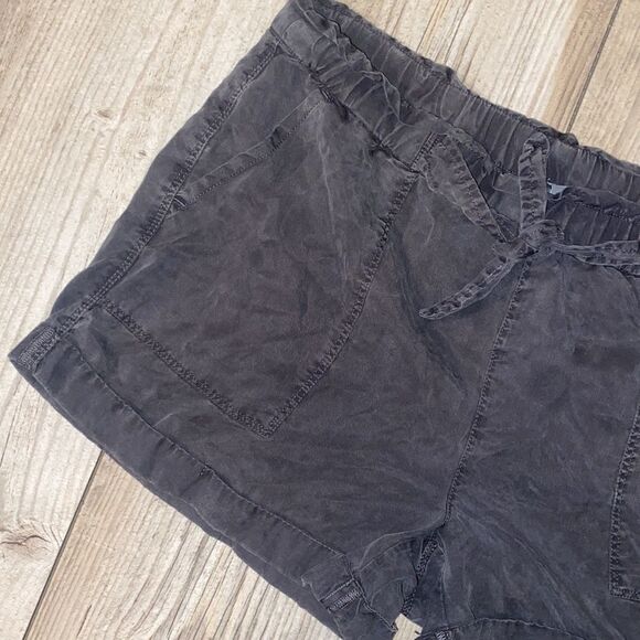 AERIE Size Medium Charcoal Gray Paperbag Shorts with Tie Front - Picture 2 of 6